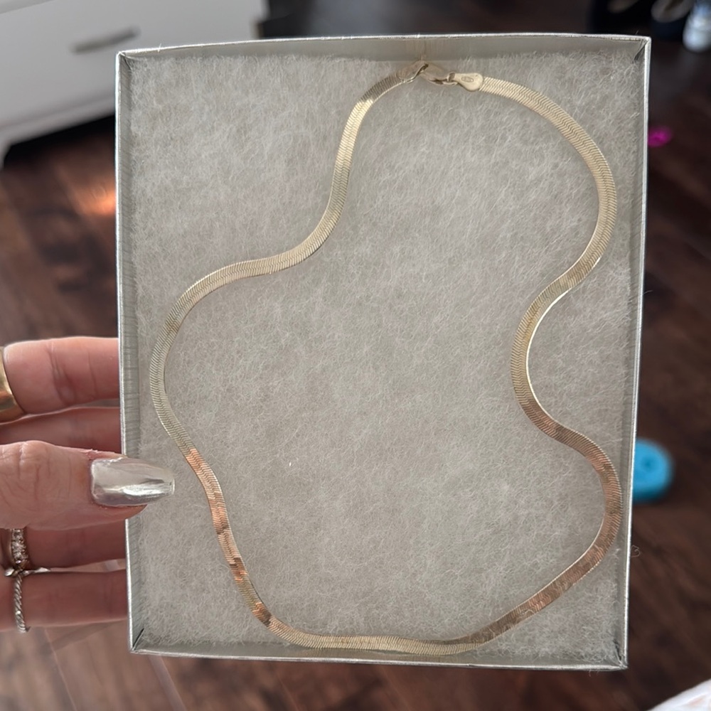 Gorgeous Silver herringbone Necklace